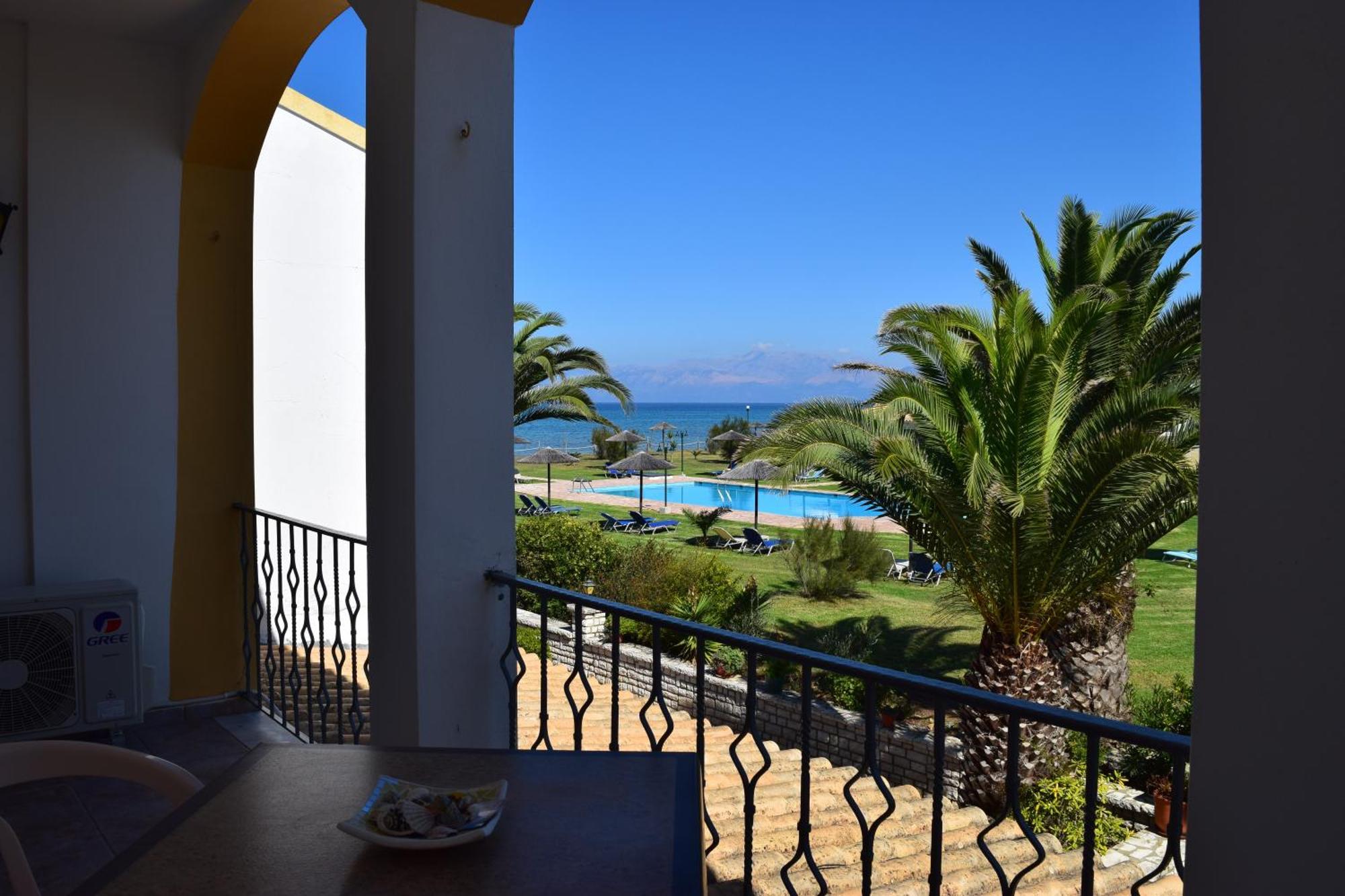 S&C Kosmos Beach Resort Roda  Dış mekan fotoğraf